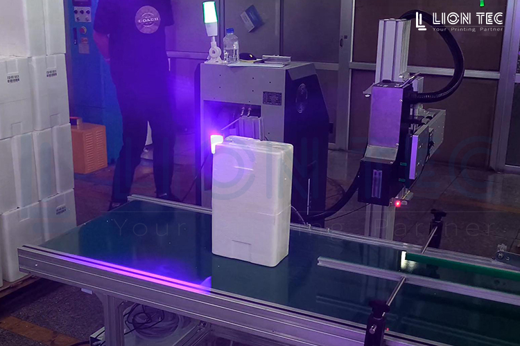 從貼標到直接噴印，UV噴碼機助力泡沫酒箱標識進入“無標簽”時代